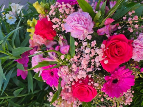 Composition florale naturelle sur mesure pour Octobre rose au Puy-en-Velay